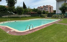 Apartamento en urba con piscina y parking Suances